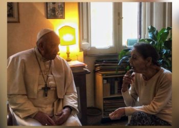 El Papa visitó a poetisa sobreviviente del Holocausto