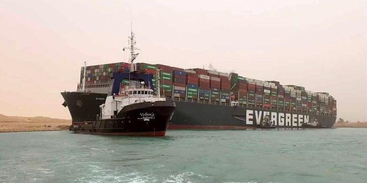 Buque carguero MV Ever Given bloquea el Canal de Suez
