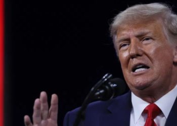 ¡Por fin! Trump recomendó a sus votantes que se vacunen contra el COVID-19
