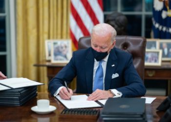 Biden firmó decreto para facilitar el voto
