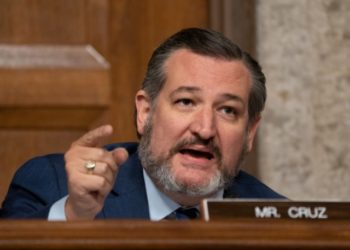 Ted Cruz propuso enmendar resolución inexistente en la Ley de Estímulo