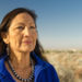 Primera indígena: Confirmada Deb Haaland como Secretaria del Interior