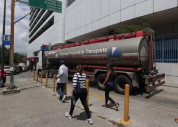 Venezuela: Falta de gasoil amenaza con nueva escasez de alimentos