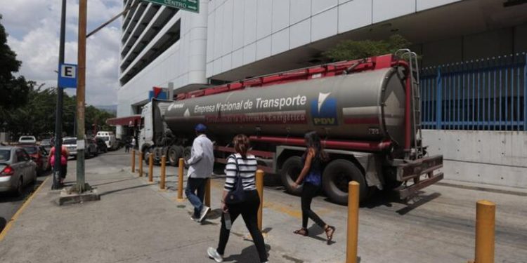 Venezuela: Falta de gasoil amenaza con nueva escasez de alimentos