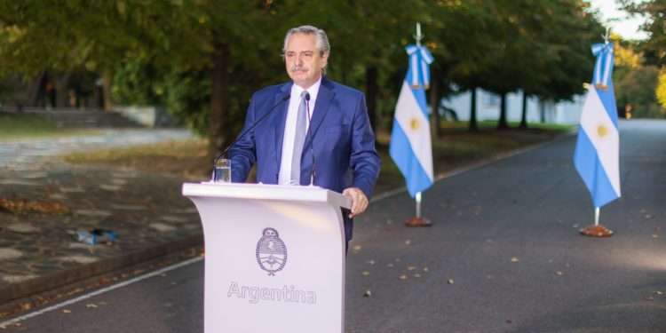 Argentina instaura el toque de queda nocturno