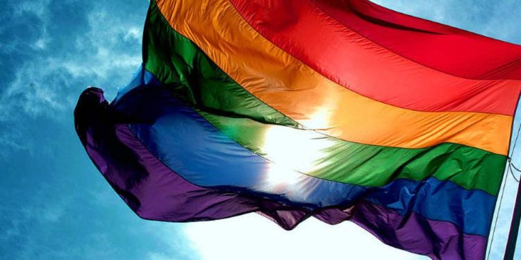 Vuelve la bandera del orgullo gay a las embajadas de EE.UU.