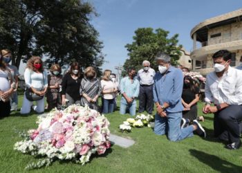 Lasso rindió homenaje a sus padres fallecidos
