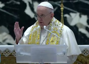 El papa condena conflictos armados en su misa de Pascua