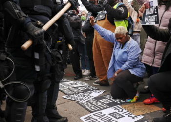 Manifestaciones prolongadas toman calles de ciudades en EEUU