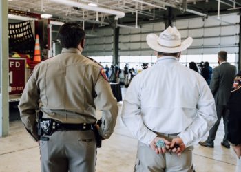 Mientras Biden anuncia regulación de armas… tiroteo en Texas