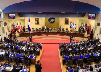 Oficialismo de Bukele destituye a magistrados de la Corte Suprema y nombra Fiscal General a dedo