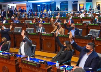 Oficialismo de Bukele destituye a magistrados de la Corte Suprema y nombra Fiscal General a dedo