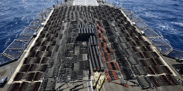 EEUU incauta miles de armas rusas y chinas en el Mar Arábigo