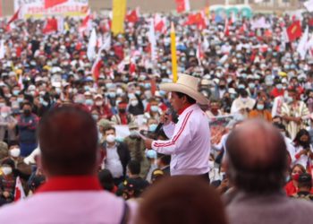 ¿Izquierda peruana sigue el guión de Chávez para tomar el poder?