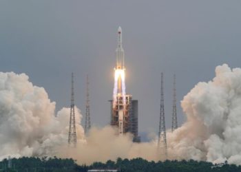 Una incertidumbre menos: Restos del cohete chino caen en el Océano Índico
