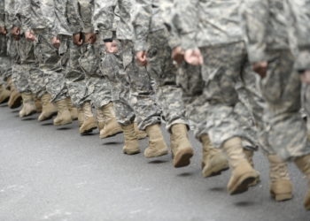¿Quién ejerce presión para combatir las agresiones sexuales en el ejército de EE.UU.?