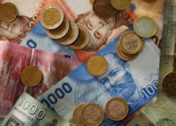 Peso chileno perdió 33% tras derrota de partidos tradiciones en elecciones del domingo