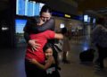 ¡Impactante! Mujer inmigrante en EE.UU. ve por TV a su pequeña pasando la frontera