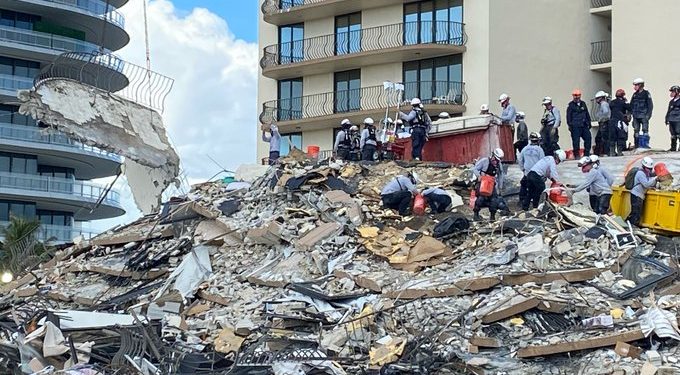 Funcionario de Surfside recibió reporte que afirmaba que el edificio estaba ‘en buen estado’