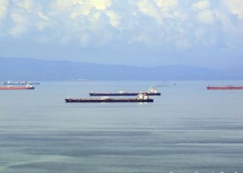 Barcos iraníes que iban a Venezuela cambian su curso