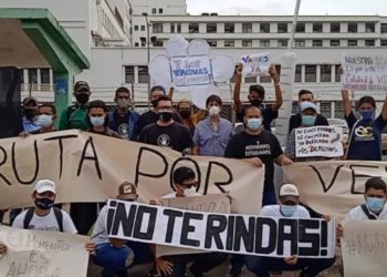 Estudiantes venezolanos protestaron cerca de la sede presidencial