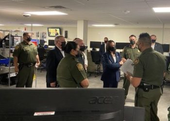 Harris revisa en frontera con México efectos de la migración