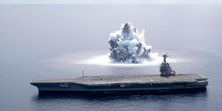 Portaaviones más avanzado de EEUU en prueba de resistencia a explosiones
