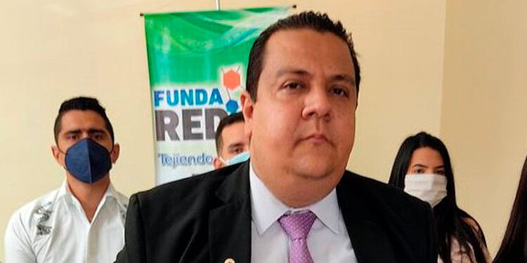 La fotografía que provocó el arresto de Javier Tarazona muestra a funcionarios chavistas con líderes guerrilleros