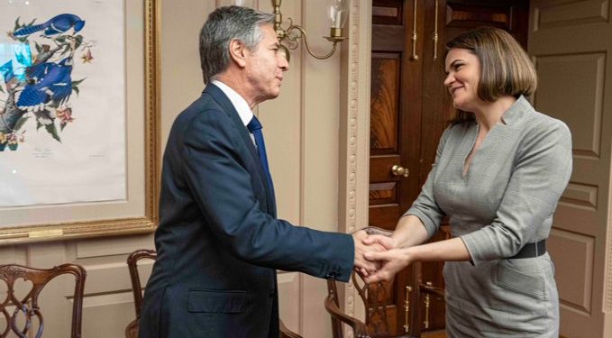 Opositora bielorrusa pide a EEUU sanciones más duras a régimen de Lukashenko