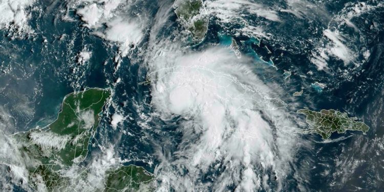 ¡Alerta en EEUU! Miles de personas desalojan Louisiana llega el huracán Ida