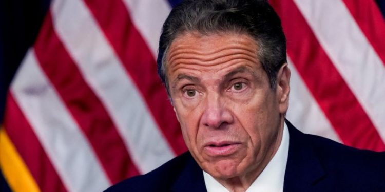 Andrew Cuomo está rodeado de demasiados casos de abuso sexual como para ignorarlos