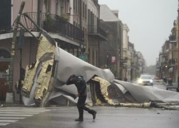 Huracán Ida destrozó la red eléctrica en Luisiana