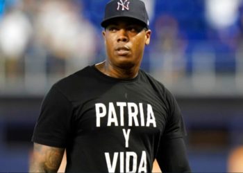 Yankees de New York usan camisas con mensaje «Patria y Vida» en apoyo a protestas cubanas