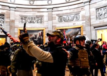Policías demandan a Donald Trump y grupos de ultraderecha por asalto al Congreso