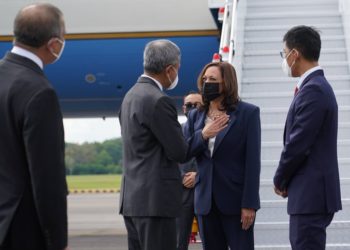 Harris en Singapur: EEUU debe enfocarse en evacuar a afganos