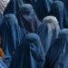 ¿Qué le espera a las mujeres en Afganistán bajo los talibanes?