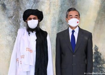 China Hoy: Pescar en río revuelto