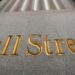 Crisis de la mayor empresa de bienes raíces del mundo causa caída de la Bolsa de Nueva York