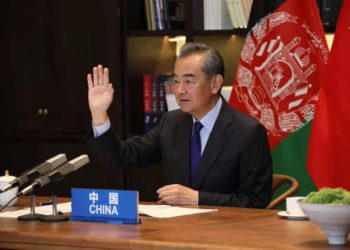 China comienza a ayudar a talibanes con vacunas y alimentos