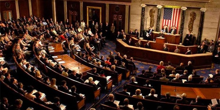 Republicanos aumentan presión sobre demócratas en lucha por el gasto