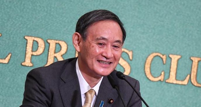 Dimitió primer ministro de Japón Yoshihide Suga