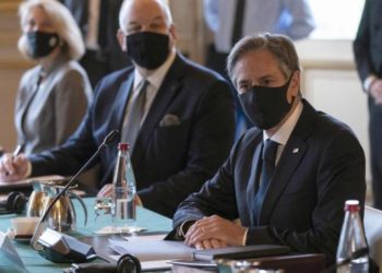 Blinken se reúne con Macron para bajar la tensión entre países por caso de los submarinos