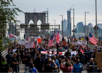 Protestas de funcionarios públicos en Nueva York por mandato de vacunas