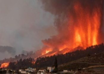 El volcán de La Palma ahora arroja tsunami de lava