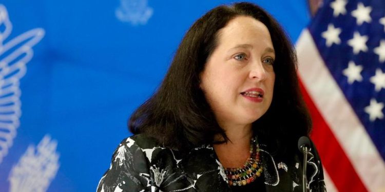 Embajadora de EEUU está frustrada porque en El Salvador no muestra interés en mejorar las relaciones