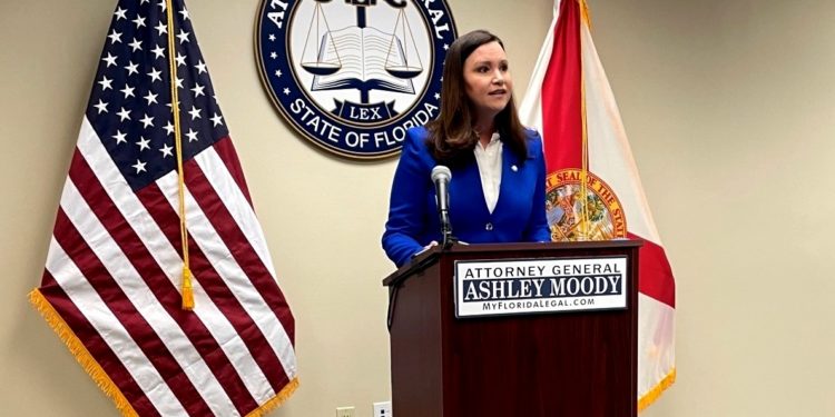 Florida introdujo demanda contra mandato de vacunación de Biden