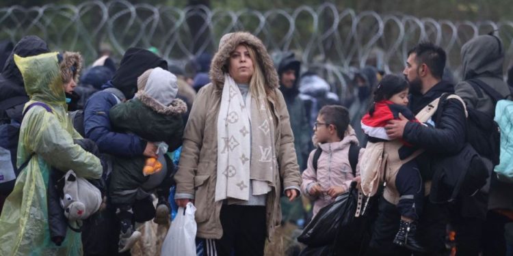 Tensión en Polonia por llegada masiva de migrantes de Bielorrusia a su frontera