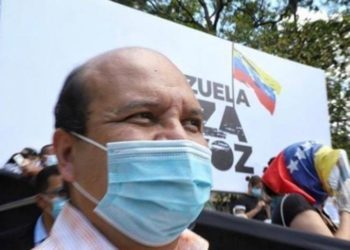 Embajador de EEUU en Venezuela pide libertad de periodista Roland Carreño arrestado hace 400 días