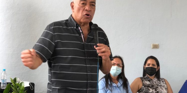 Más allá de la noticia: Avanza el diseño de una «oposición» a la medida del chavismo