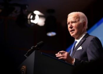 Biden se molesta cuando le pregunta un periodista cómo hará para que el gobierno no cierre